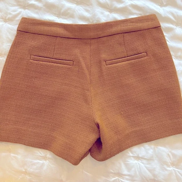 Banana Republic 4inch Shorts - Picture 5 of 5